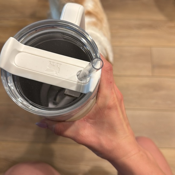 Stanley Target Exclusive H2.0 Pearl Flow State Quencher Tumbler 40 Oz white - Picture 6 of 6